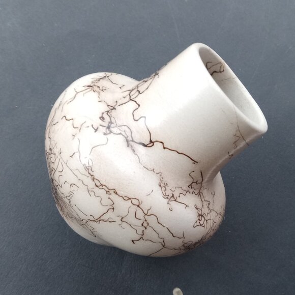 Native American Navajo Horse Hair Pottery Vase signed VAIL Mint Condition - Picture 5 of 16